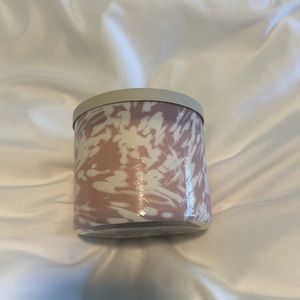 White barn hot pink cocoa candle